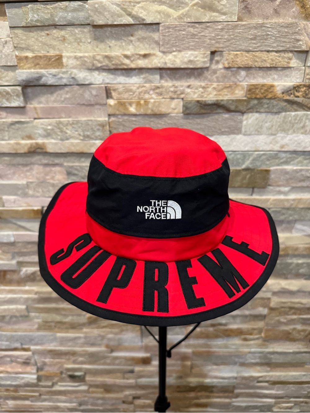 Supreme x The North Face Arc Logo Horizon Breeze Bucket Hat Red L/XL